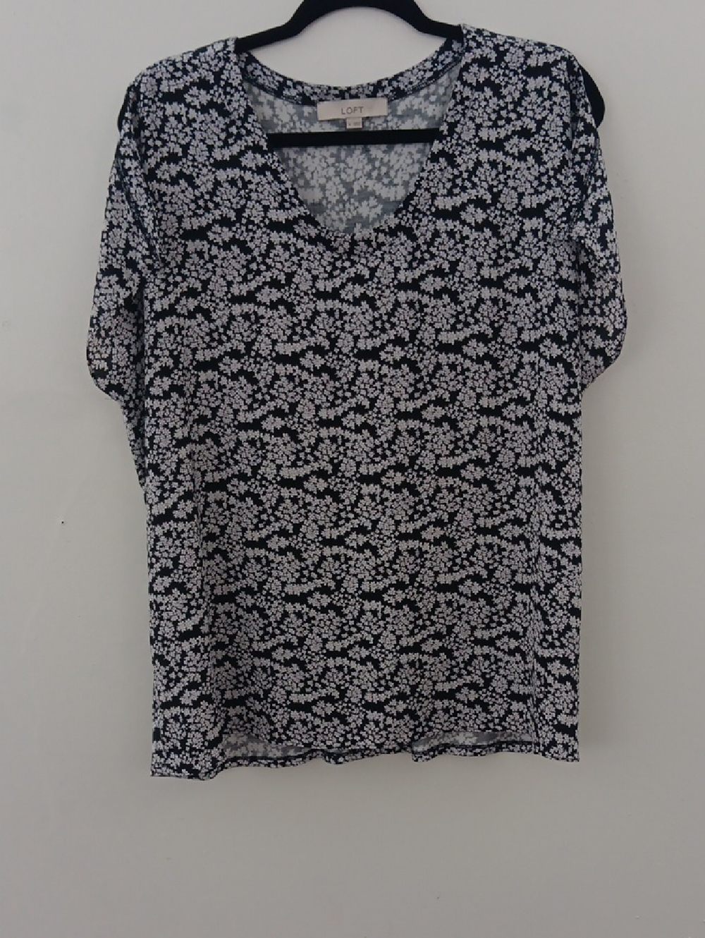 LOFT Floral V-Neck Split Cap Sleeve Top #3567